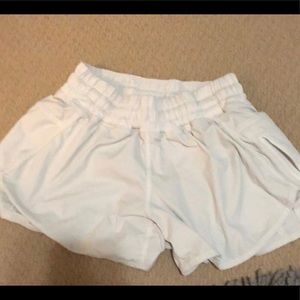 Lululemon Hotty hot shorts 4” long size 6